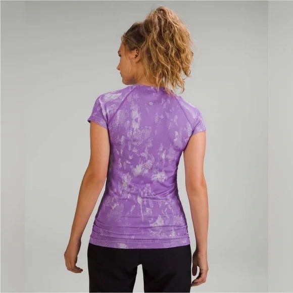 Lululemon Shadow Bloom Moonlit Magenta / Faint Lavender Swiftly Shirt - Picture 2 of 11
